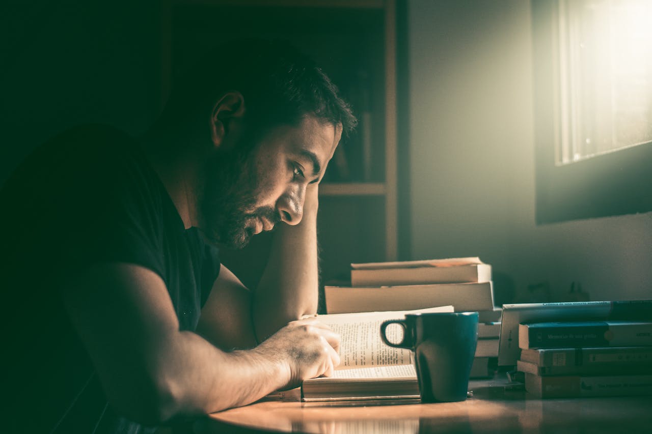 hal produktif yang dapat dilakukan setelah mereka bekerja untuk raih kesuksesan menurut Psikologi./ Ariel Castillo./Pexels - Image