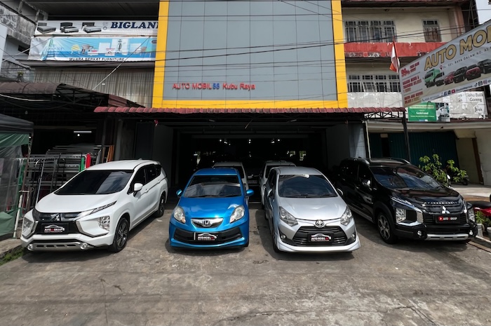 Ilustrasi hunting mobil bekas. (RianAlfianto/JawaPos.com) - Image