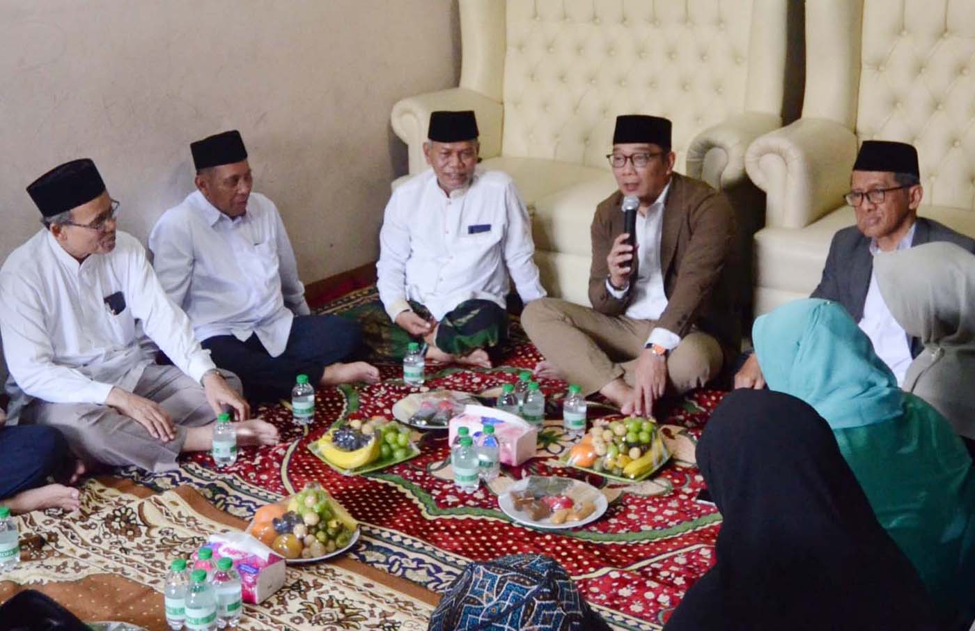 Calon Gubernur DKI Jakarta, Ridwan Kamil, melakukan silaturahmi dengan Dewan Masjid Indonesia (DMI) di Papanggo, Jakarta Utara,Senin (30/9/2024). (Fedrik Tarigan/ Jawa Pos) - Image