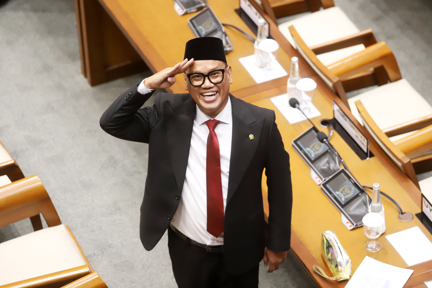Anggota DPR terpilih masa bakti 2024-2029 Uya Kuya mengikuti pelantikan di Kompleks Parlemen, Senayan, Jakarta, Selasa (1/10/2024). (Dery Ridwansah/ JawaPos.com) - Image