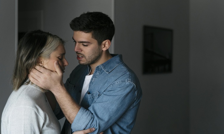 8 cara halus trauma masa kecil memengaruhi hubungan Anda, menurut psikologi./Freepik - Image