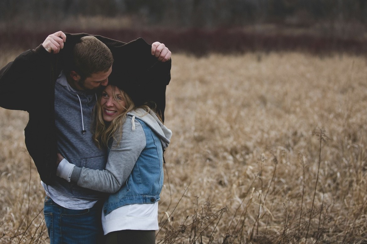 Ilustrasi love bombing pada pasangan (pexels/Josh Willink) - Image