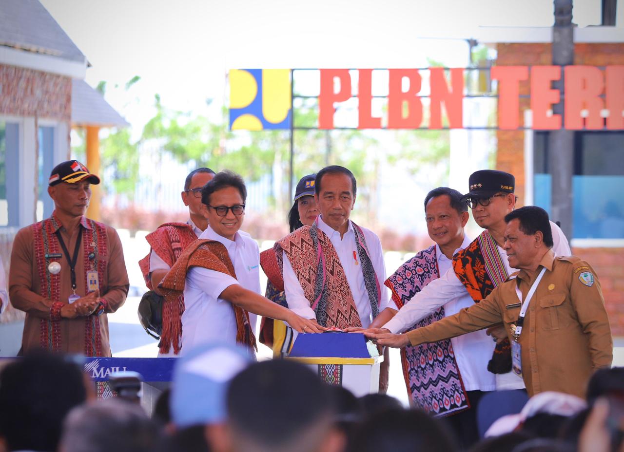 Presiden Joko Widodo (Jokowi) meresmikan 7 Pos Lintas Batas Negara (PLBN) Terpadu yang terpusat di PLBN Napan di Kabupaten Timor Tengah Utara, Nusa Tenggara Timur (NTT), Rabu (2/10/2024). (Istimewa) - Image