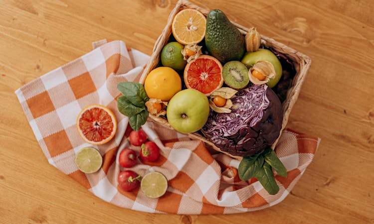 Sayur dan buah yang mengandung Vitamin C. (Pexels/Mikhail Nilov) - Image