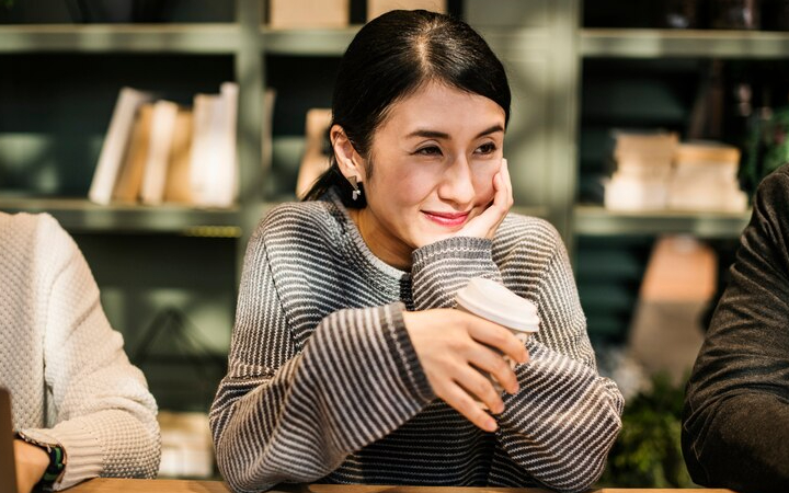 ilustrasi seorang perempuan yang tidak pernah selingkuh dalam hubungan/Freepik - Image