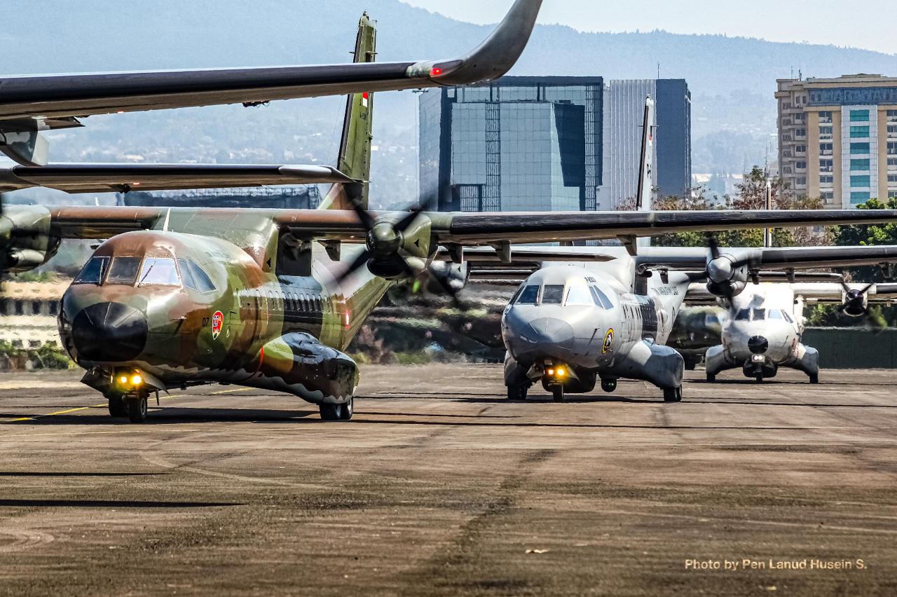 Pesawat buatan PTDI yang sudah digunakan oleh TNI bersiap mengudara untuk mendukung pelaksanaan acara puncak peringatan HUT ke-79 TNI Sabtu besok (5/10). (dok. PTDI) - Image
