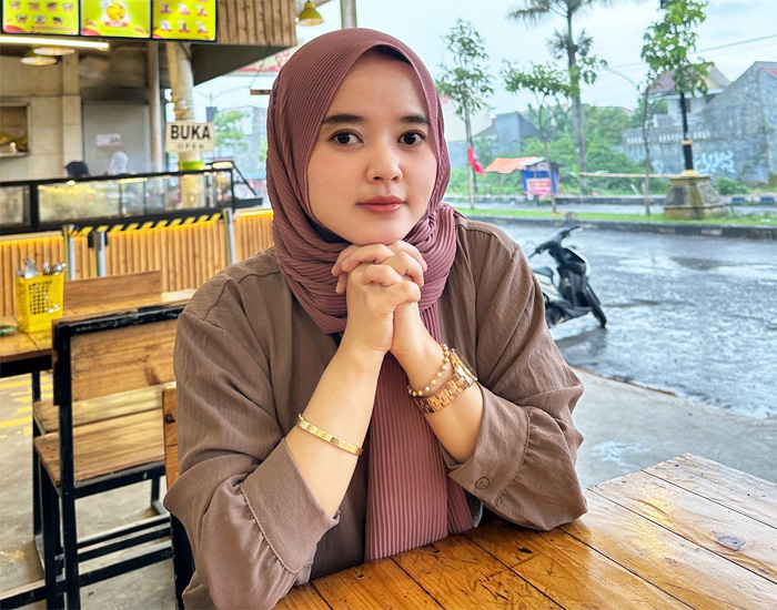 Ayu Catur, seorang affiliator sukses sekaligus penulis buku berjudul ‘Buku Sakti Shopee Affiliate: Dari Cupu Jadi Suhu, Raih Cuan Hingga Puluhan Juta Perbulan’/Istimewa. - Image