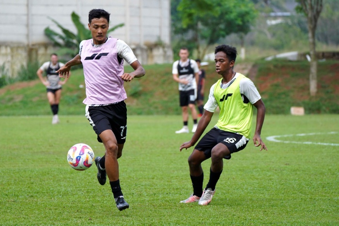 Dony Tri Pamungkas (kiri) kembali ke skuad Persija setelah membela Timnas Indonesia U-20. (Media Persija) - Image
