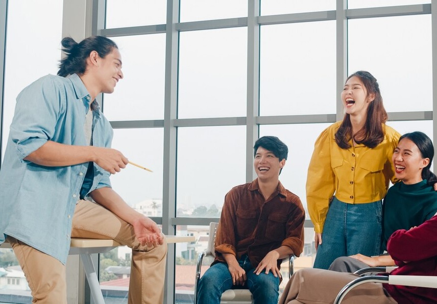 Orang cerewet atau banyak omong/Freepik - Image