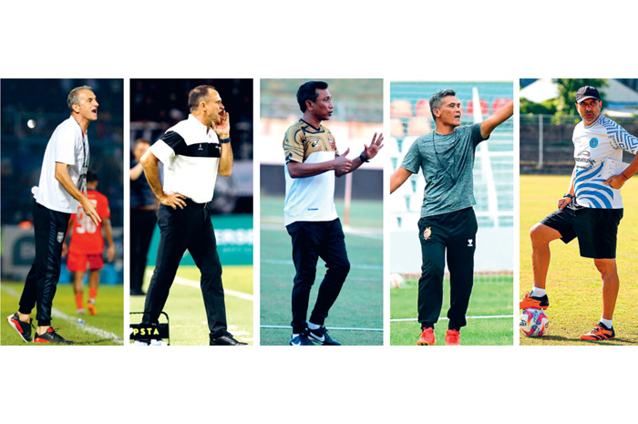Dari kiri, Milomir Seslija, Wagner Lopes, Widodo C. Putro, Hendri Susilo, dan Juan Esnaider tidak bisa memenuhi ekspektasi dari manajemen klub. (Angger Bondan/Jawa Pos, PSBS Biak, Radar Madura) - Image