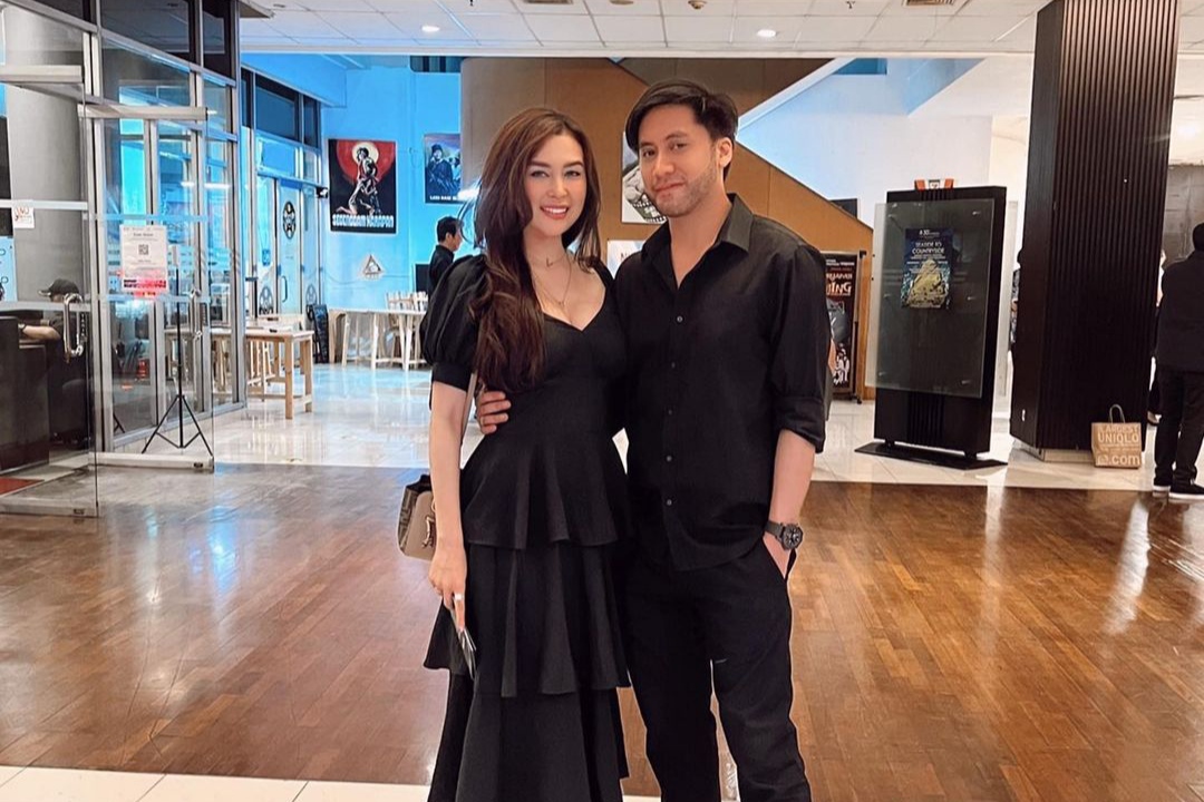 Pasangan Kevin Aprilio dan Vicy Melanie dikaruniai anak perempuan. (Instagram/@vicymelanie) - Image