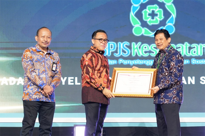 BPJS Kesehatan sukses meraih penghargaan Pemantauan Keberlanjutan dan Replikasi Inovasi Pelayanan Publik kategori Penyelenggara Inovasi Terbaik dari Kelompok Instansi Pembina dari Kementerian PANRB. - Image