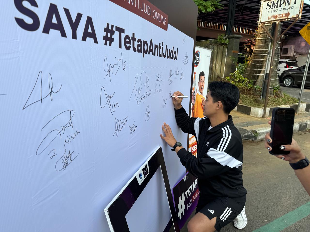 Kegiatan Lari Dari Judol menjadi ajang pata korban judi online (judol) menceritakan pengalamannya. Foto : Humas Kominfo - Image