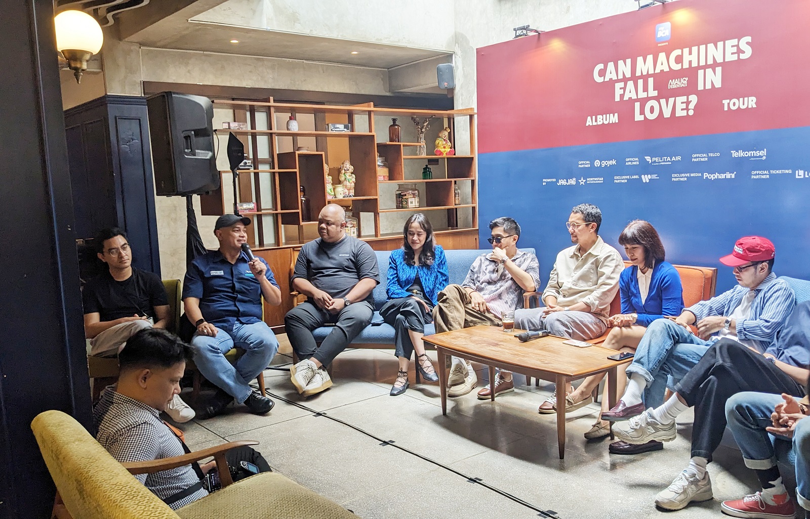 Pelita Air kembali berkolaborasi dengan Maliq & D’Essentials (MAD) sebagai Official Airline Partner untuk Can Machines Fall In Love Album Tour 2024. (Istimewa) - Image