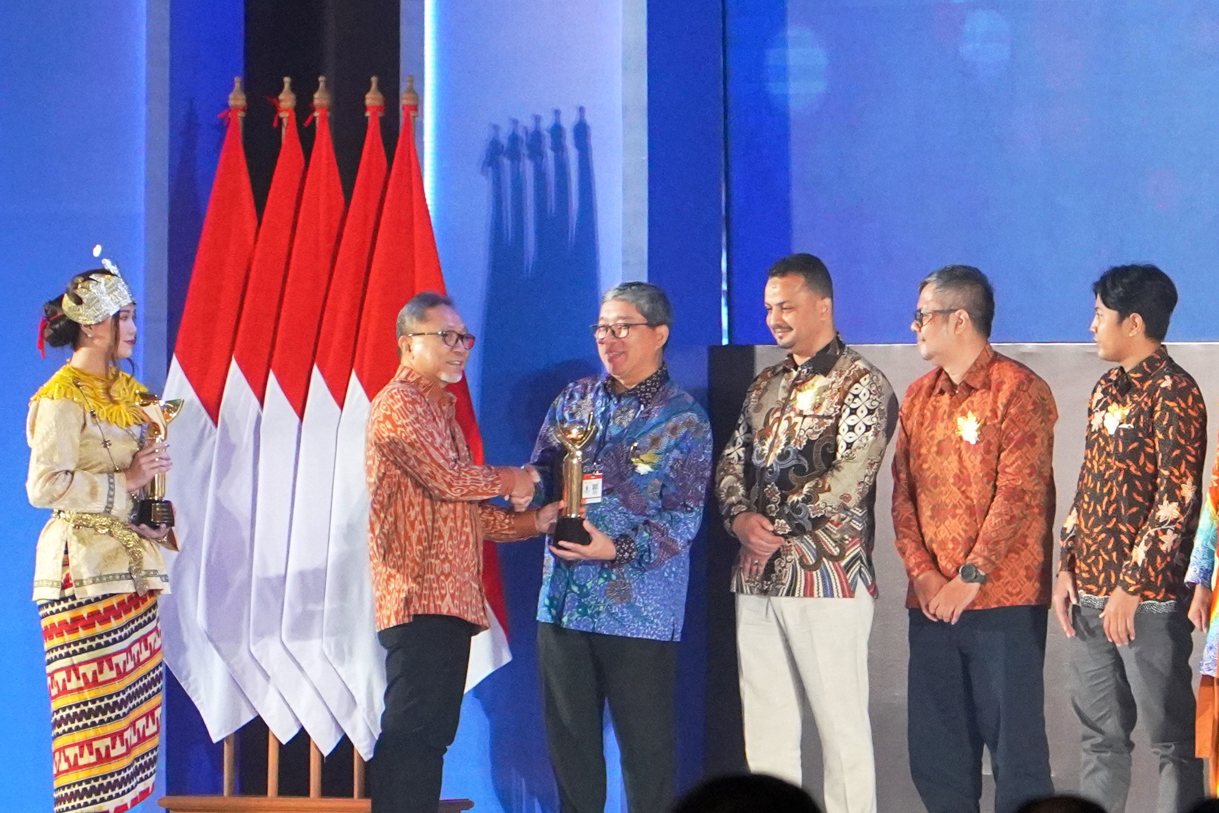 PT Toyota Motor Manufacturing Indonesia (TMMIN) memperoleh apresiasi Penghargaan Primaniyarta dari Pemerintah Indonesia melalui Kementerian Perdagangan RI. (Istimewa) - Image