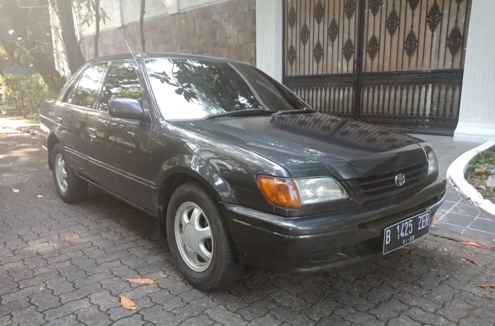 Harga mobil bekas Toyota Soluna sekarang makin murah. (OLX) - Image