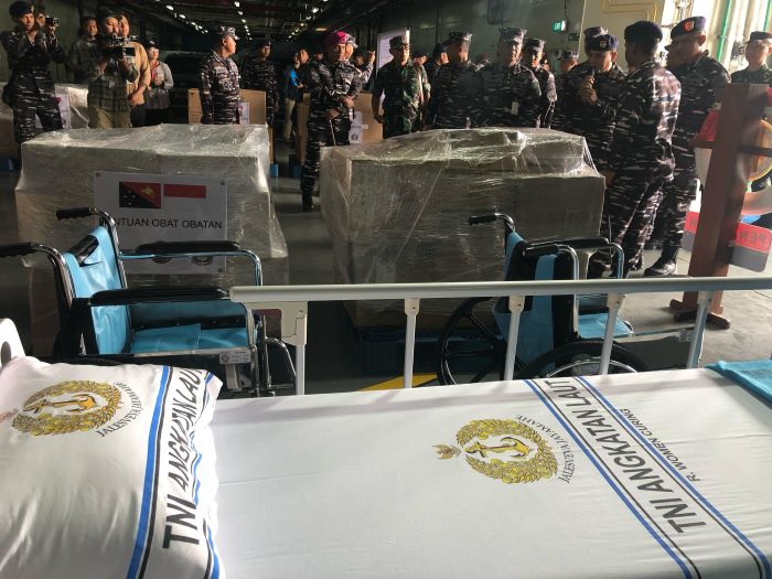 KRI dr. Wahidin Sudirohusodo-991 akan melakukan sejumlah kegiatan di beberapa negara Kawasan Pasifik Selatan. Termasuk diantaranya bakti kesehatan dan open ship. (Syahrul Yunizar/JawaPos.com) - Image