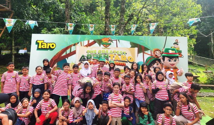 Para peserta Taro Rangers Camp dan Riza Arief Rahman, VP- Head of Marketing FKS Food. (IST) - Image