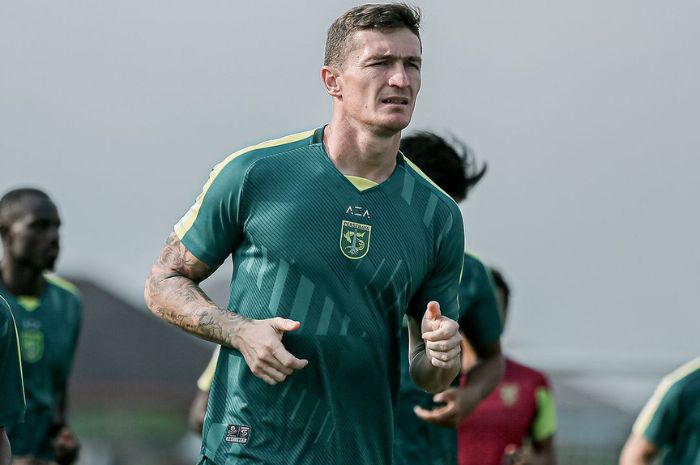Slavko Damjanovic jadi idola baru Persebaya Surabaya yang siap menguasai Bahasa Indonesia. (Instagram/@slavko_23) - Image