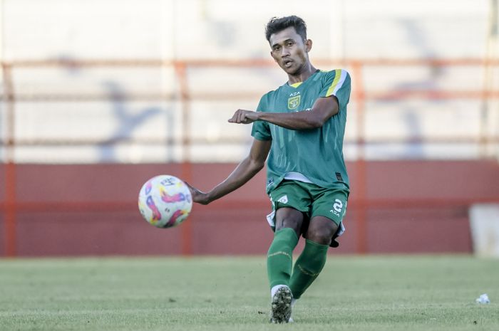 Arief Catur Pamungkas dan Mikael Tata siap bersaing untuk masuk line-up Persebaya Surabaya kontra Persib Bandung. (Persebaya.id) - Image