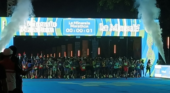 Half marathon dan full marathon jadi penutup race day Jakarta Running Festival 2024. (Dimas Ramadhan/JawaPos.com) - Image