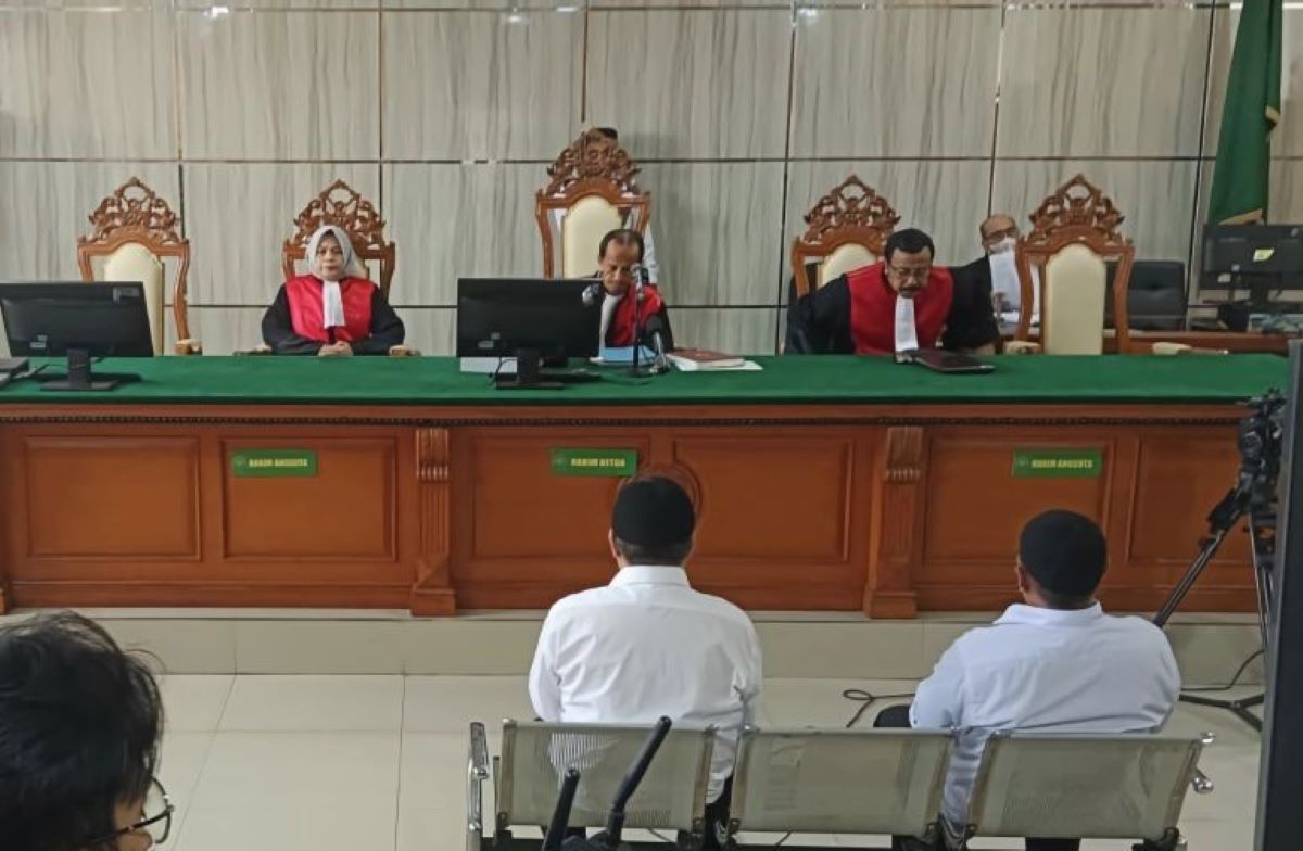 Sidang putusan perkara pemalsuan surat dan dokumen akta dalam kasus sengketa tanah Dago Elos di PN Bandung, Senin (14/10). (Rubby Jovan/Antara) - Image