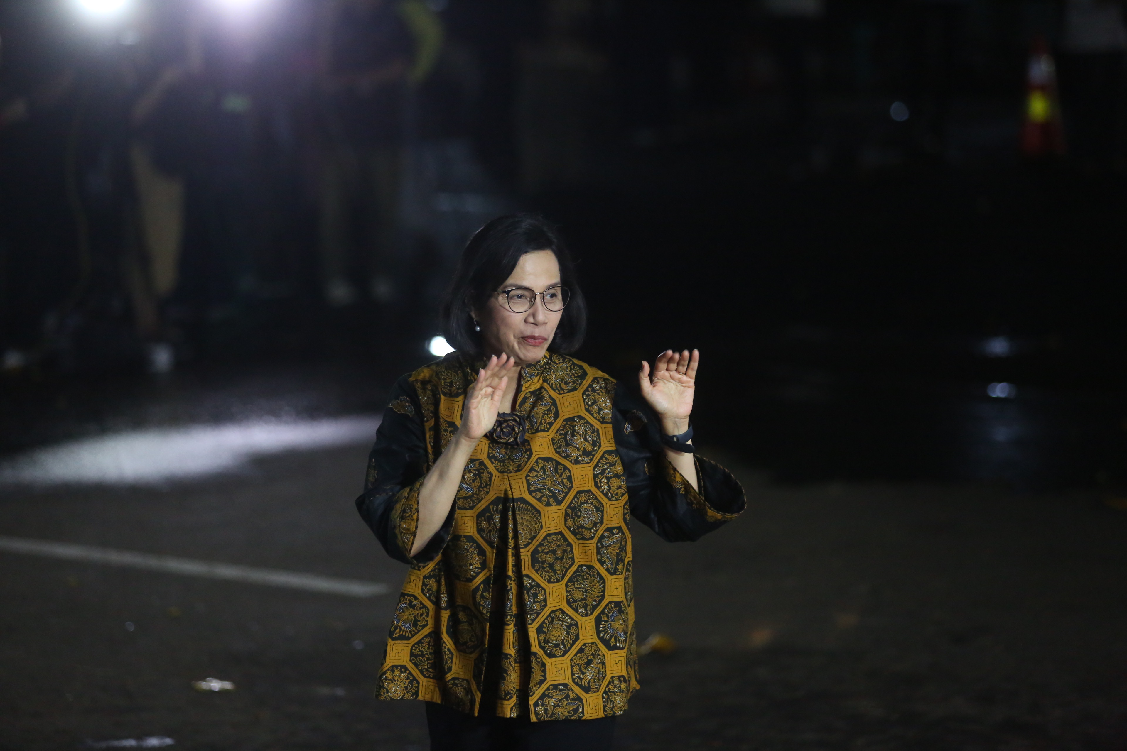 Sri Mulyani di kediaman Presiden Terpilih Prabowo Subianto, Kertanegara, Jakarta Selatan, Senin (14/10/2024). Presiden Terpilih Prabowo Subianto memanggil sejumlah tokoh yang diyakini bakal menjadi calon menteri/kepala lembaga negara untuk pemerintahan ba - Image