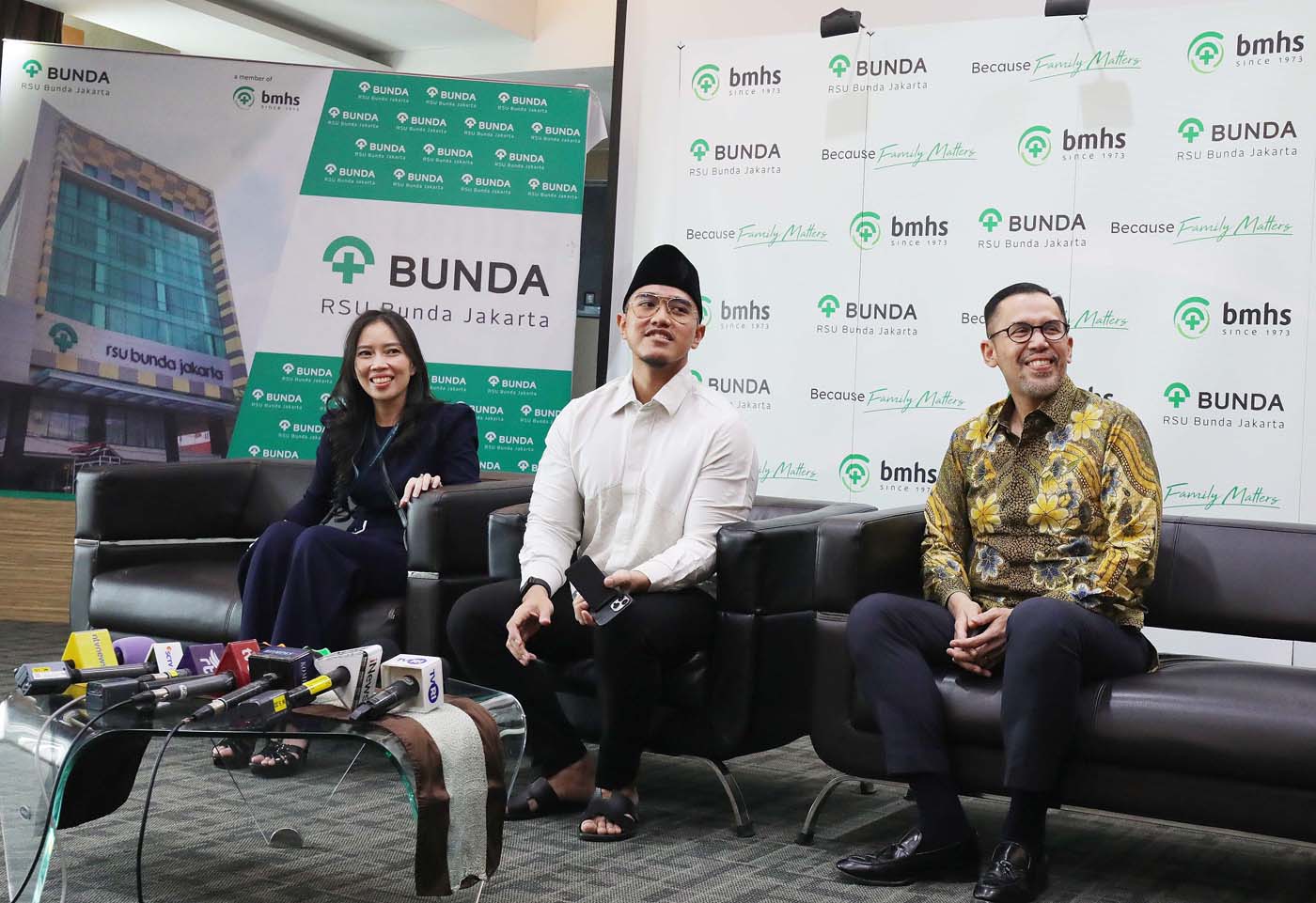 Putra bungsu Presiden Joko Widodo yang juga Ketua Umum PSI Kaesang Pangarep memberikan keterangan terkait kelahiran putrinya di Jakarta, Selasa (15/10/2024). (Fedrik Tarigan/ Jawa Pos) - Image