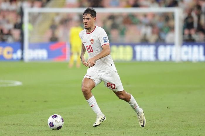 Shayne Pattynama jadi sorotan usai performanya yang jauh dari harapan saat Timnas Indonesia digulung Tiongkok 2-1. (Instagram @s.pattynama) - Image