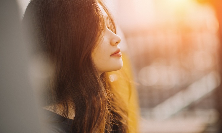 3 Zodiak yang Bersinar Terang Saat Menempuh Jalannya Sendiri (freepik) - Image