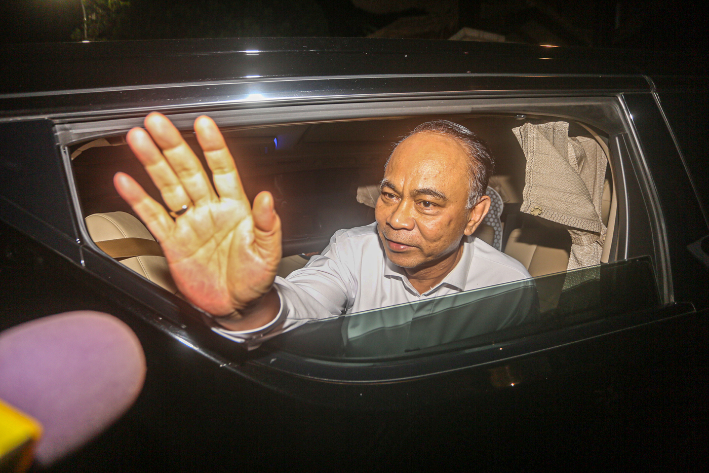 Menteri Komunikasi dan Informatika (Menkominfo) Budi Arie Setiadi usai mengikuti pembekalan di Padepokan Garuda Yaksa, Kabupaten Bogor, Jawa Barat, Rabu (16/10/2024). (Miftahul Hayat/ Jawa Pos) - Image