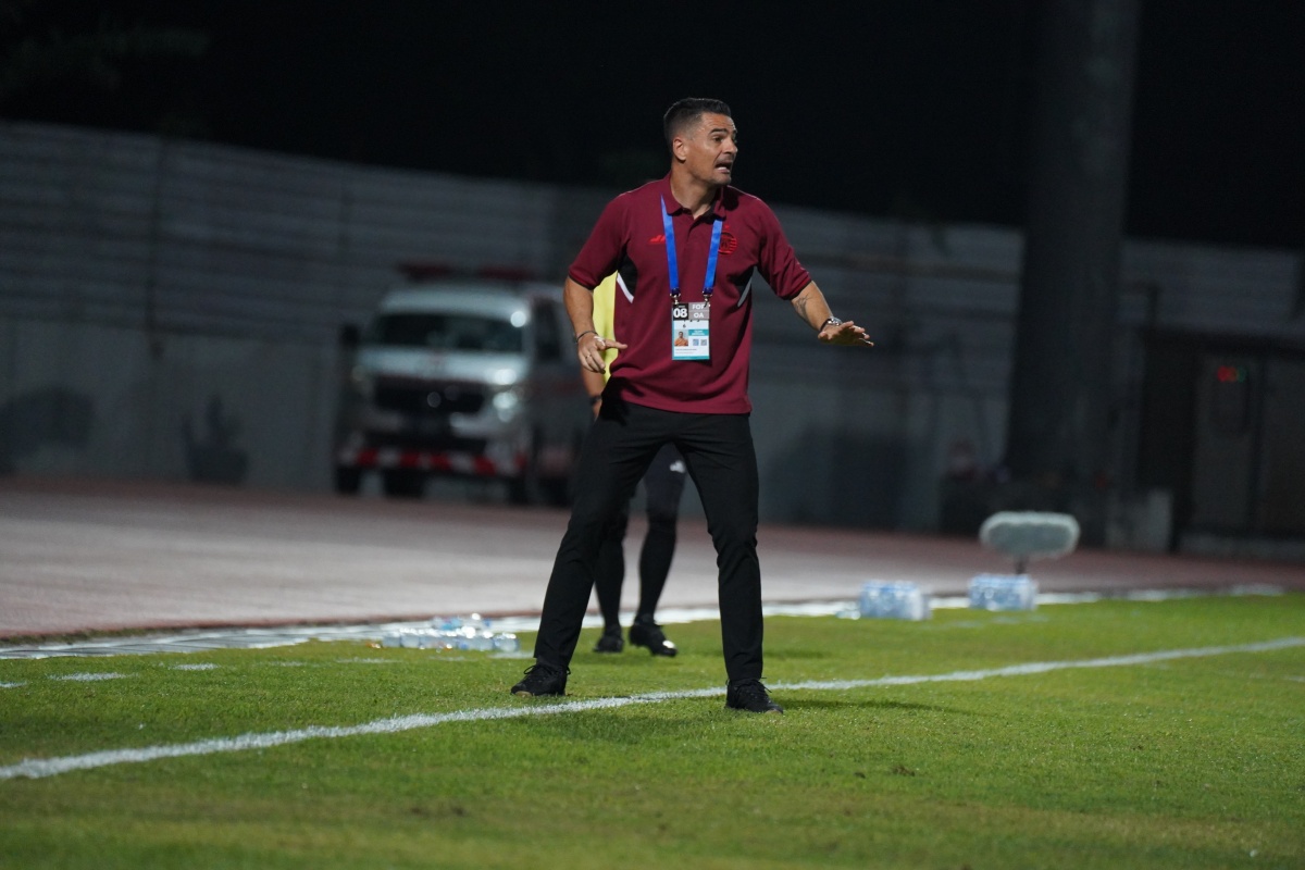 Nasib Carlos Pena sebagai pelatih kepala Persija Jakarta sebelumnya ada di pinggir jurang. (Dok: Persija) - Image