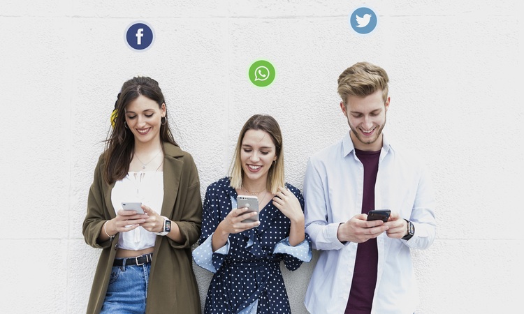 Orang yang mudah percaya berita palsu di internet biasanya punya 8 ciri ini, kata psikolog./freepik. - Image