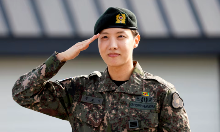 Potret J-Hope saat tengah menjalani wajib militer (Reuters) - Image