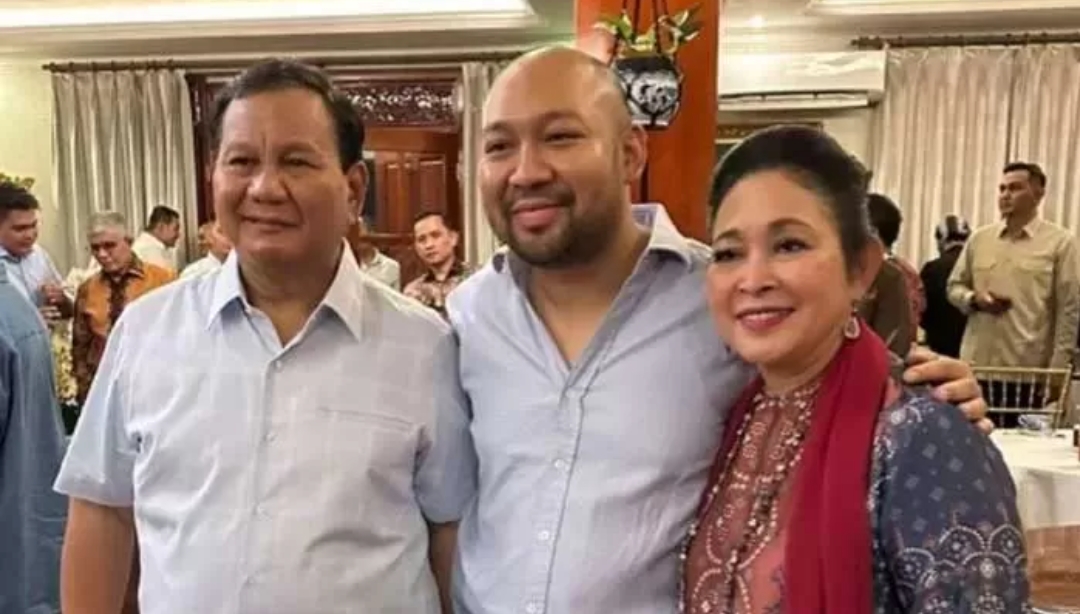 Prabowo Subianto bersama putranya, Didit Hediprasetyo. (Dok. JawaPos.com) - Image