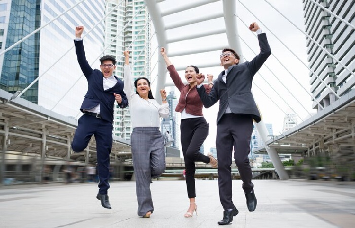 Ilustrasi sukses sceara finansial. (Freepik) - Image