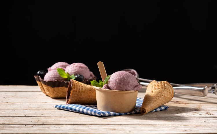 Ilustrasi eskrim yang terbuat dari buah-buahan. (freepik.com/chandlervid85) - Image