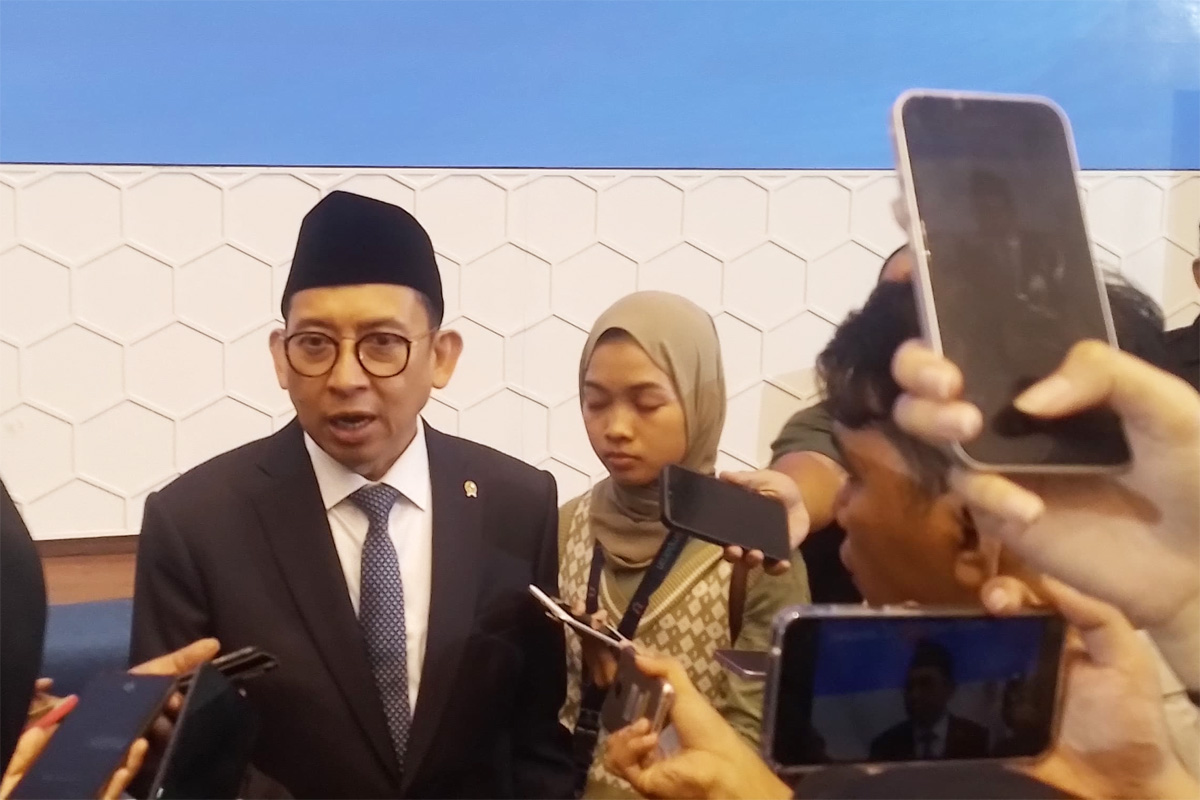 Menteri Kebudayaan Fadli Zon saat doorstop bersama awak media di Gedung A, Kemendikbudristek, Jakarta/Foto: Dimas Choirul Jawapos.com - Image