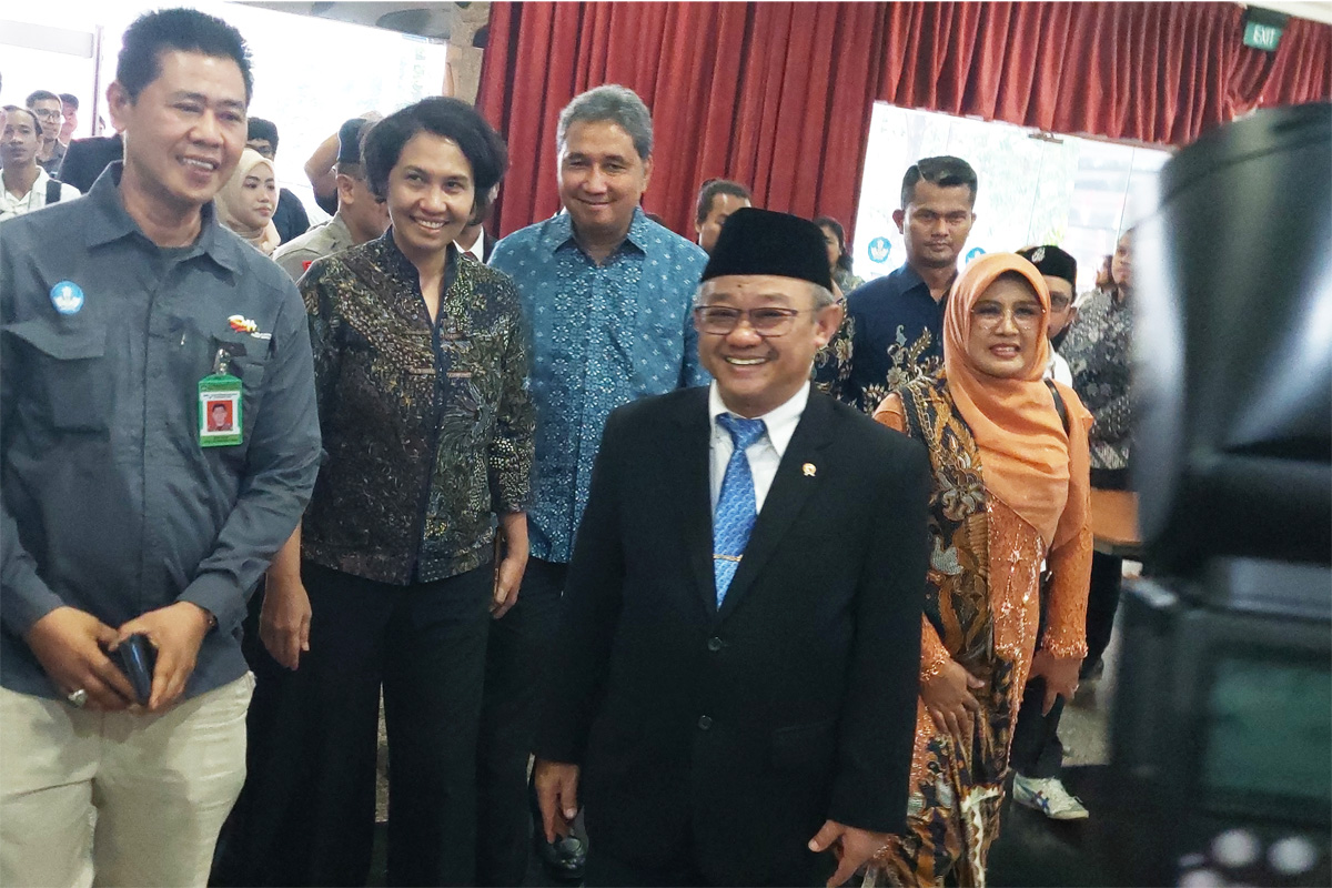 Menteri Pendidikan Dasar dan Menengah Abdul Mu - Image