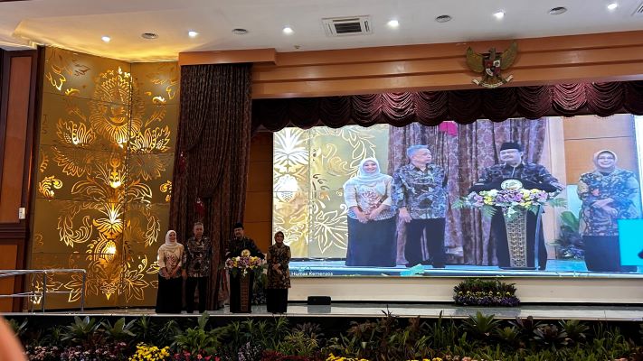 Acara penyambutan Menteri Sosial (Mensos) Saifullah Yusuf dan Wakil Menteri Sosial (Wamensos) Agus Jabo Priyono di Kantor Kementerian Sosial (Kemensos) Jakarta, Selasa (22/10). (mia/ Jawa Pos) - Image