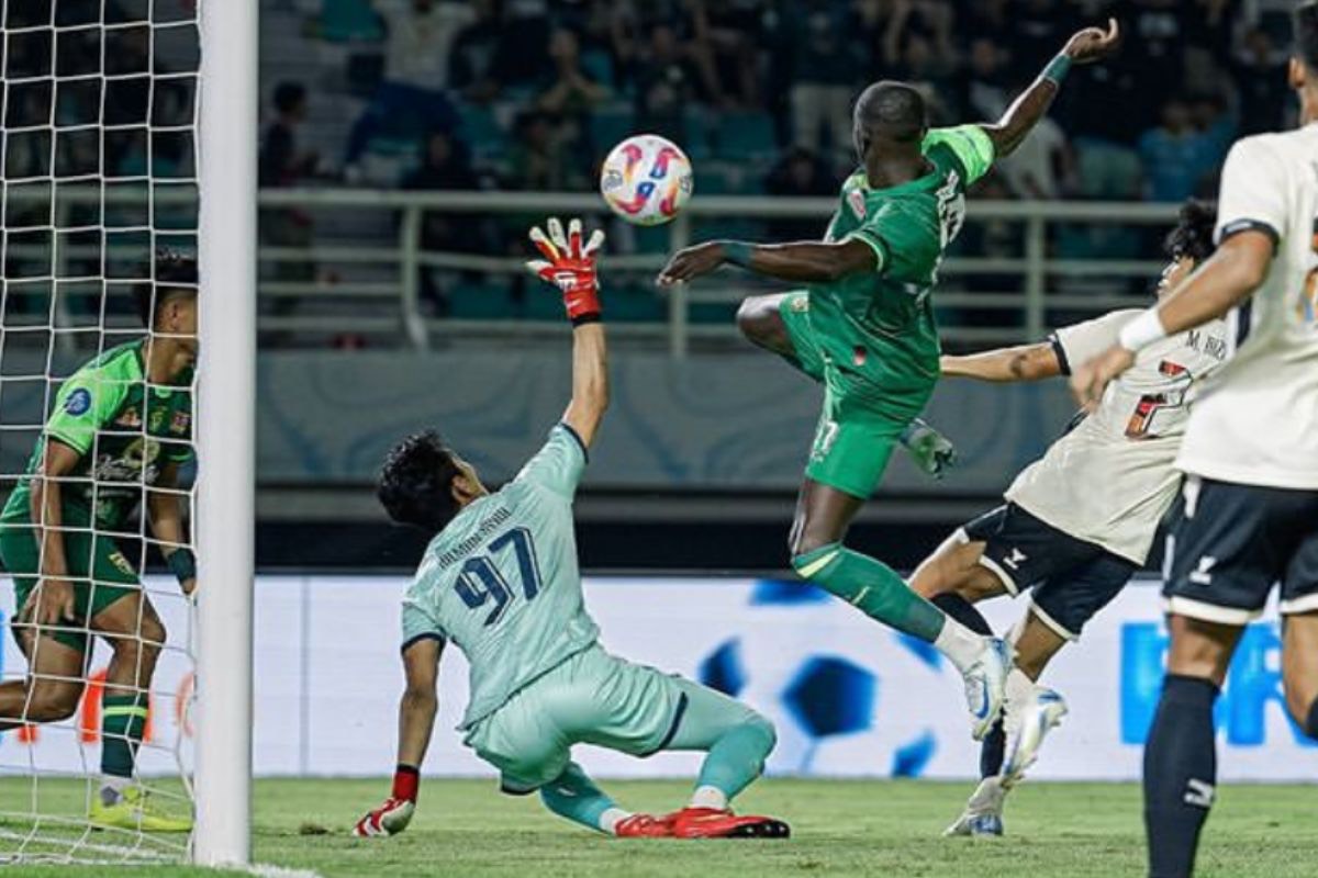 Persebaya Surabaya gagal menang saat hadapi PSM Makassar tapi rebut puncak klasemen Liga 1. (Media Persebaya) - Image