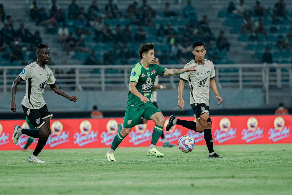 Persebaya Surabaya hanya bermain imbang 1-1 saat menjamu PSM Makassar, Rabu (23/10) malam WIB. (Persebaya) - Image