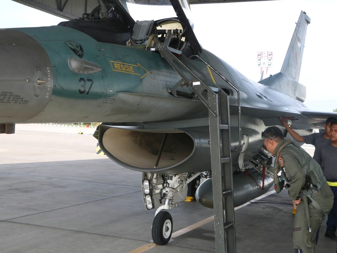 Lanud TNI AU Iswahjudi melaksanakan latihan pengeboman air to ground dan emergency response plan. (TNI AU) - Image