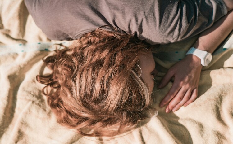 Ilustrasi orang yang mudah tidur dalam hitungan detik. (Unsplash.com/Marie-Michèle Bouchard) - Image