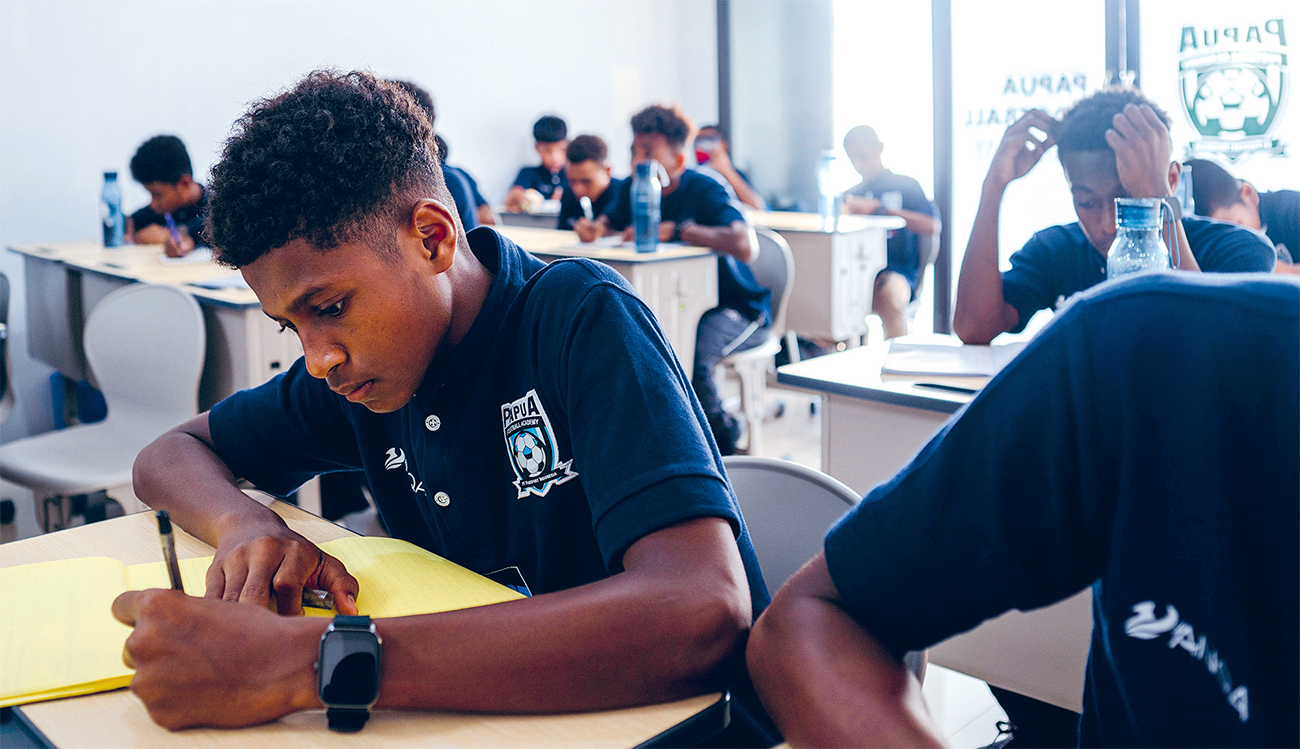 Para siswa Papua Footblaa Academy tiap hari menjalani homeschooling di empat ruangan yang disediakan. (PAPUA FOOTBALL ACADEMY) - Image