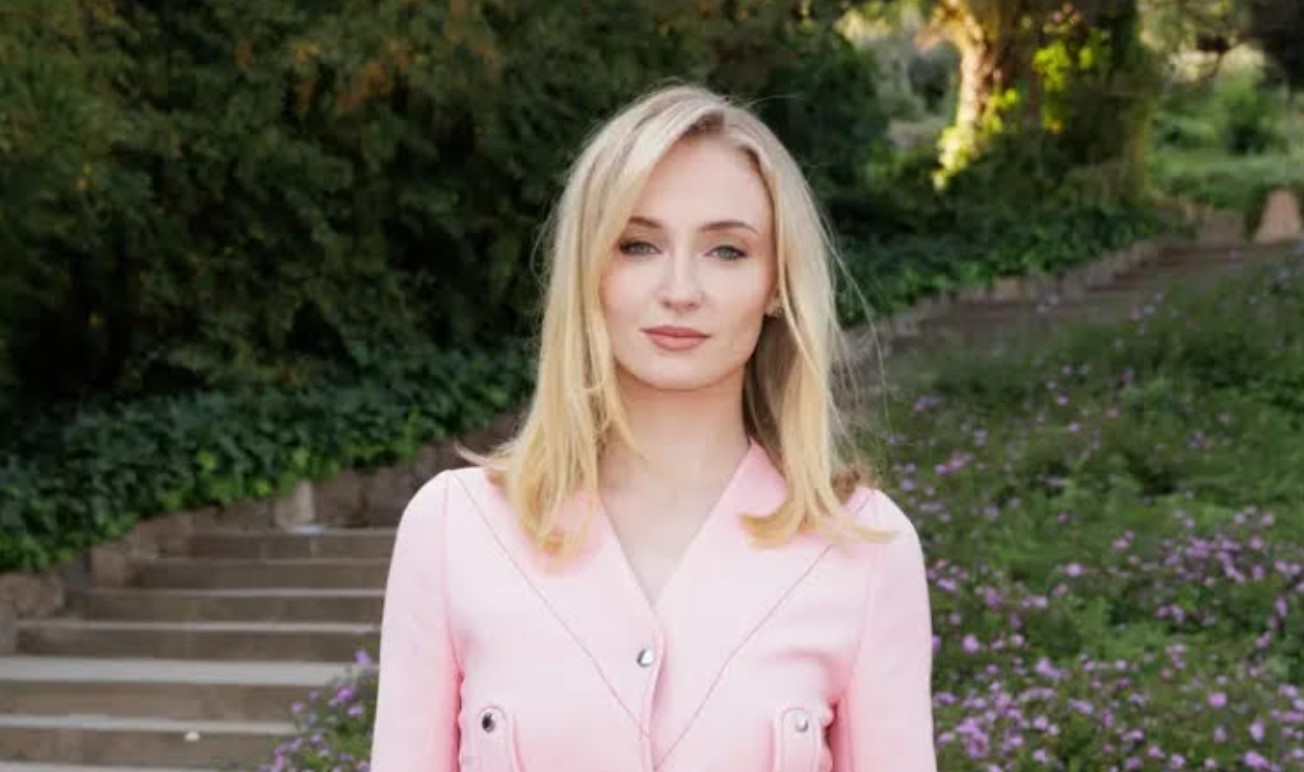 Potret Sophie Turner (Buzzfeed) - Image