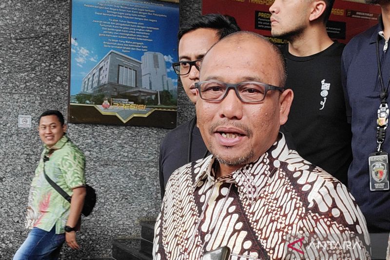 Dirreskrimum Polda Metro Jaya, Kombes Pol. Wira Satya Triputra memberikan keterangan terkait kasus judi online libatkan pegawai Kementerian Komdigi. (ANTARA/Ilham Kausar) - Image
