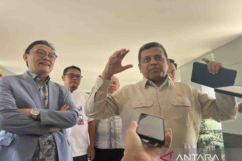 Kepala Badan Penyelenggara Jaminan Produk Halal (BPJPH) Haikal Hassan saat jumpa pers di Jakarta, Jumat (1/11/2024). (ANTARA/Harianto) - Image