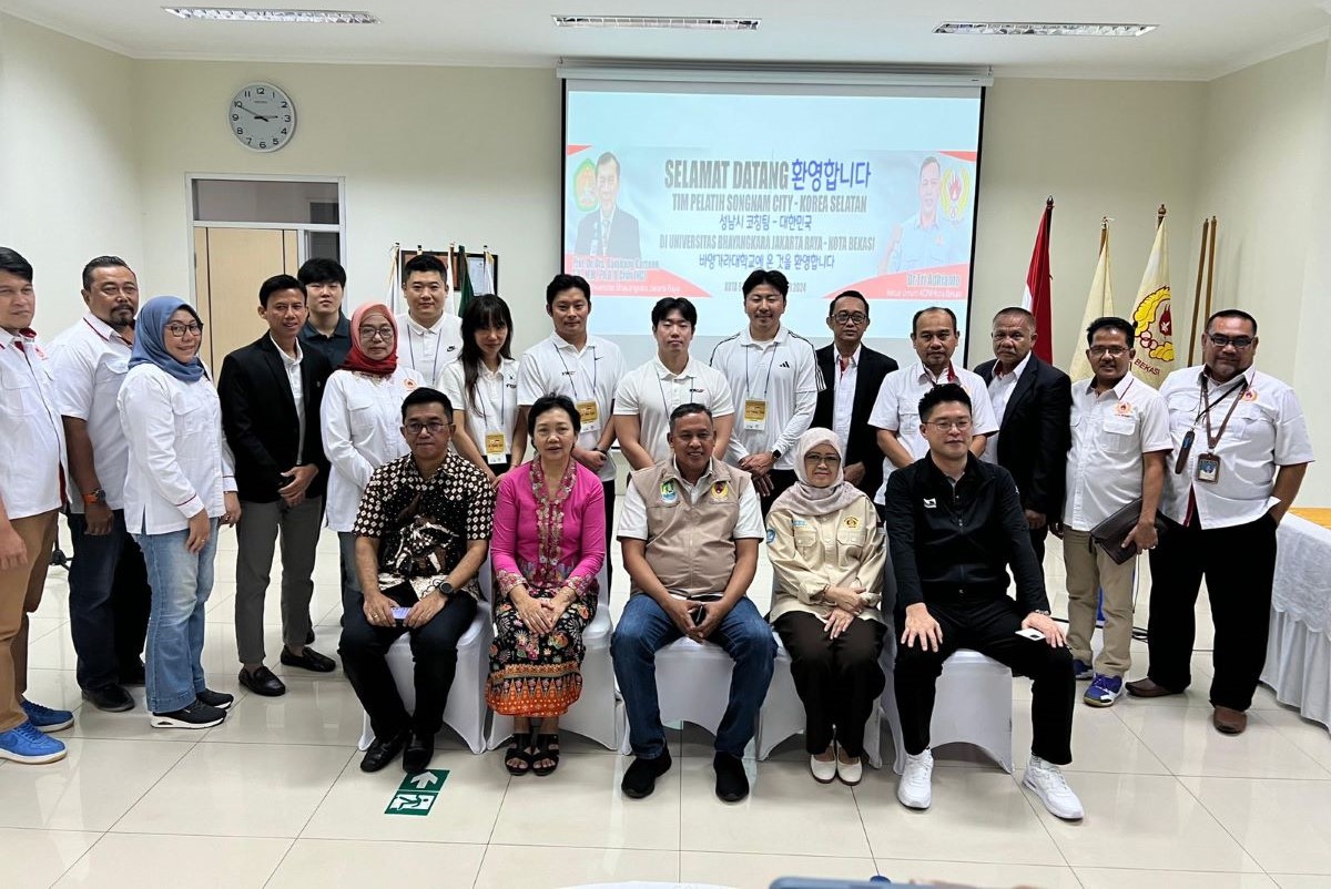 Ketua KONI Kota Bekasi Tri Adhianto teken kerja sama strategis dengan Universitas Bhayangkara Jakarta Raya mewujudkan Kota Bekasi sebagai destinasi sport tourism dan meningkatkan prestasi atlet Bekasi - Image