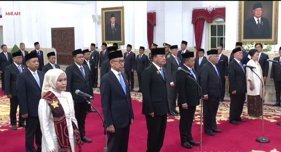 Presiden Prabowo Subianto resmi melantik wakil ketua dan enam anggota Dewan Ekonomi Nasional di Istana Negara, Jakarta, Selasa (5/11). (Tangkapan Layar Youtube) - Image